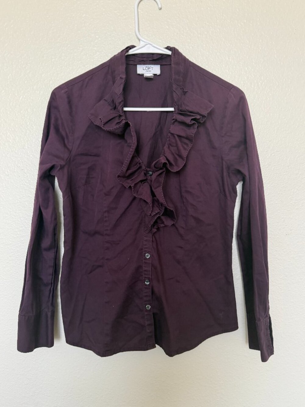 Ann Taylor LOFT Petites Plum Ruffle Collar Button Blouse Business Casual 8P